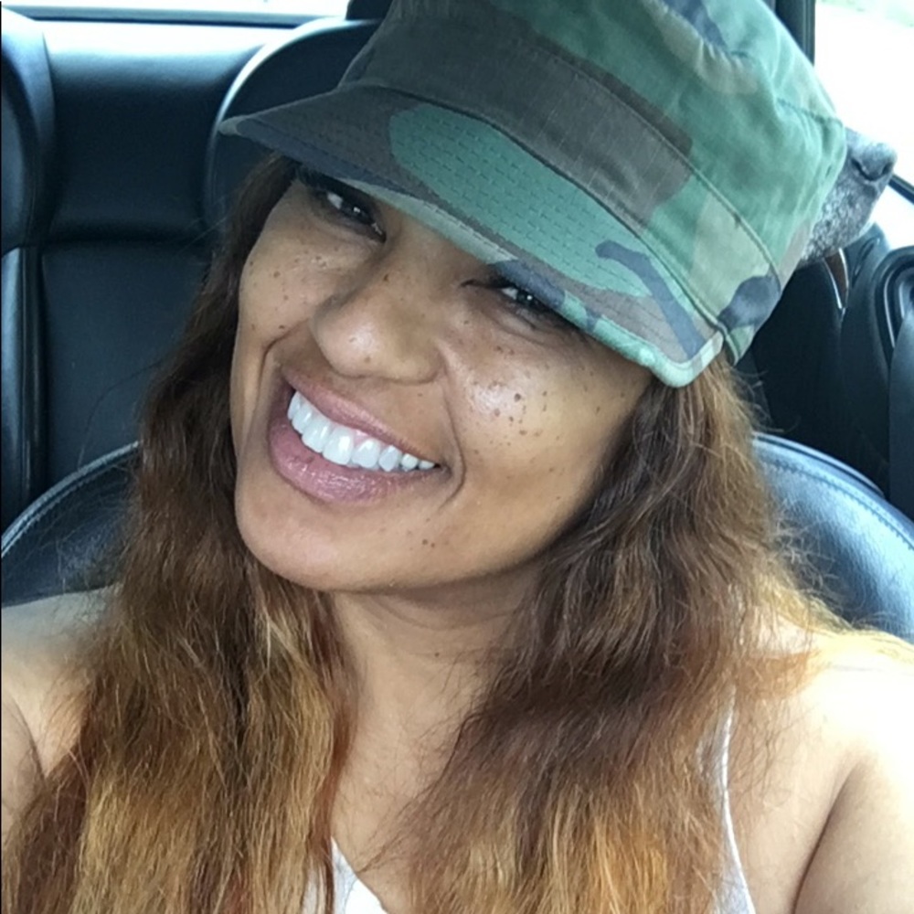 Meet your Posher, Lola